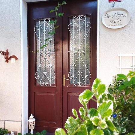 Guest House Izola Bagian luar foto
