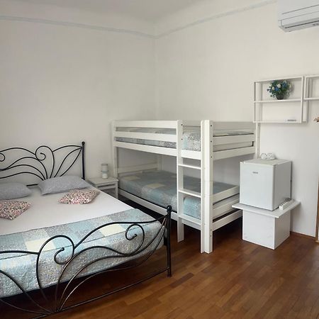 Guest House Izola Bagian luar foto