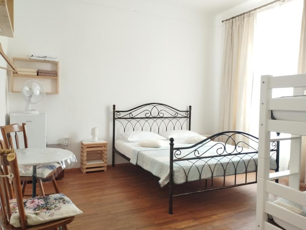 Guest House Izola Bagian luar foto