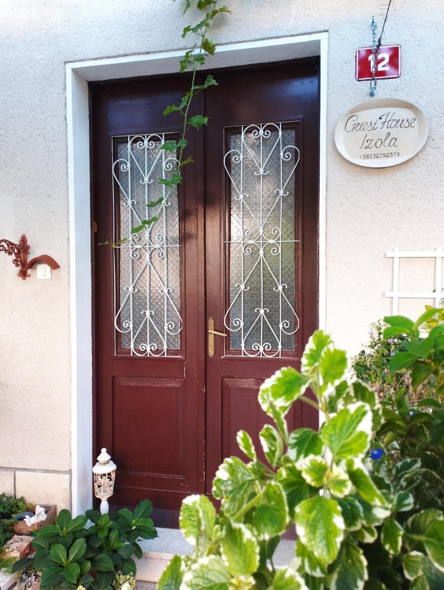 Guest House Izola Bagian luar foto