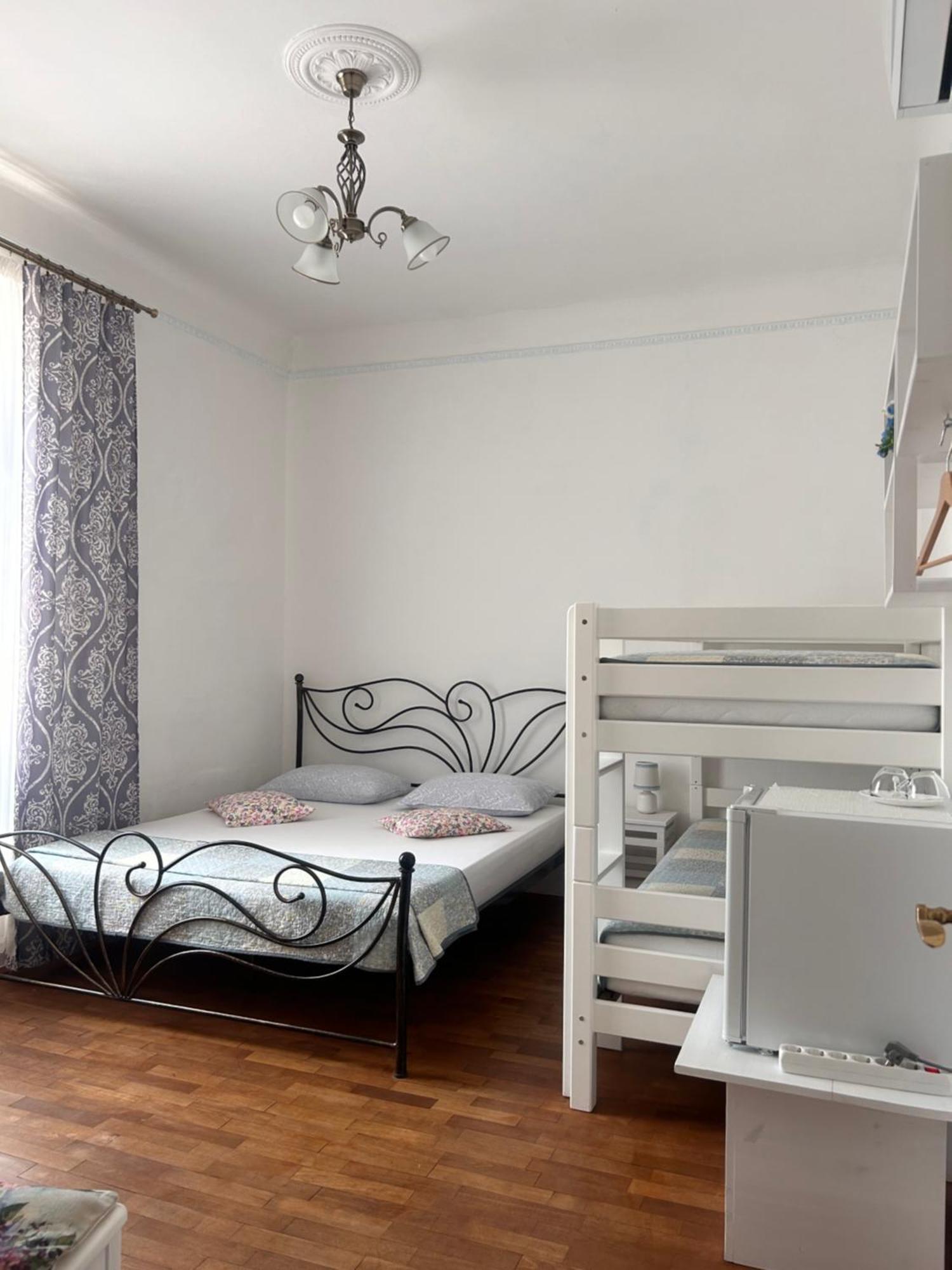 Guest House Izola Bagian luar foto