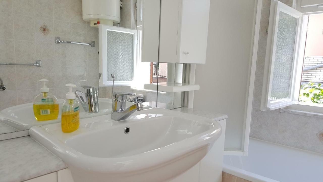Guest House Izola Bagian luar foto