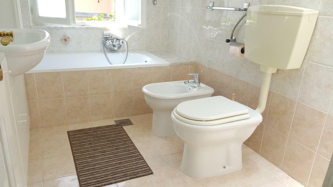 Guest House Izola Bagian luar foto