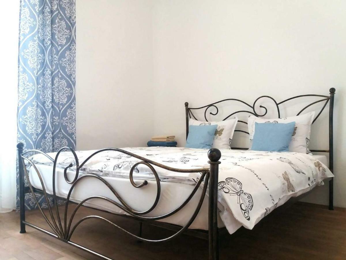 Guest House Izola Bagian luar foto
